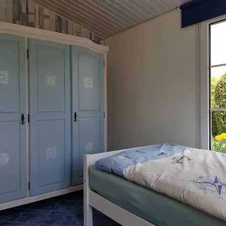 Ferienhaus Gartenidyll Altenkirchen (Mecklenburg-Vorpommern)